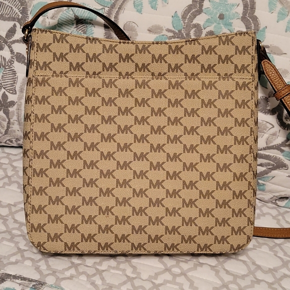 Michael Kors Jet Set Travel Purse - Picture 3 of 6